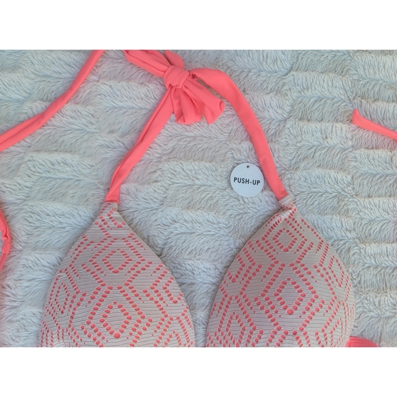 NEW Hula Honey Ginger Crochet Halter Push-Up Bikini Top - Picture 4 of 16